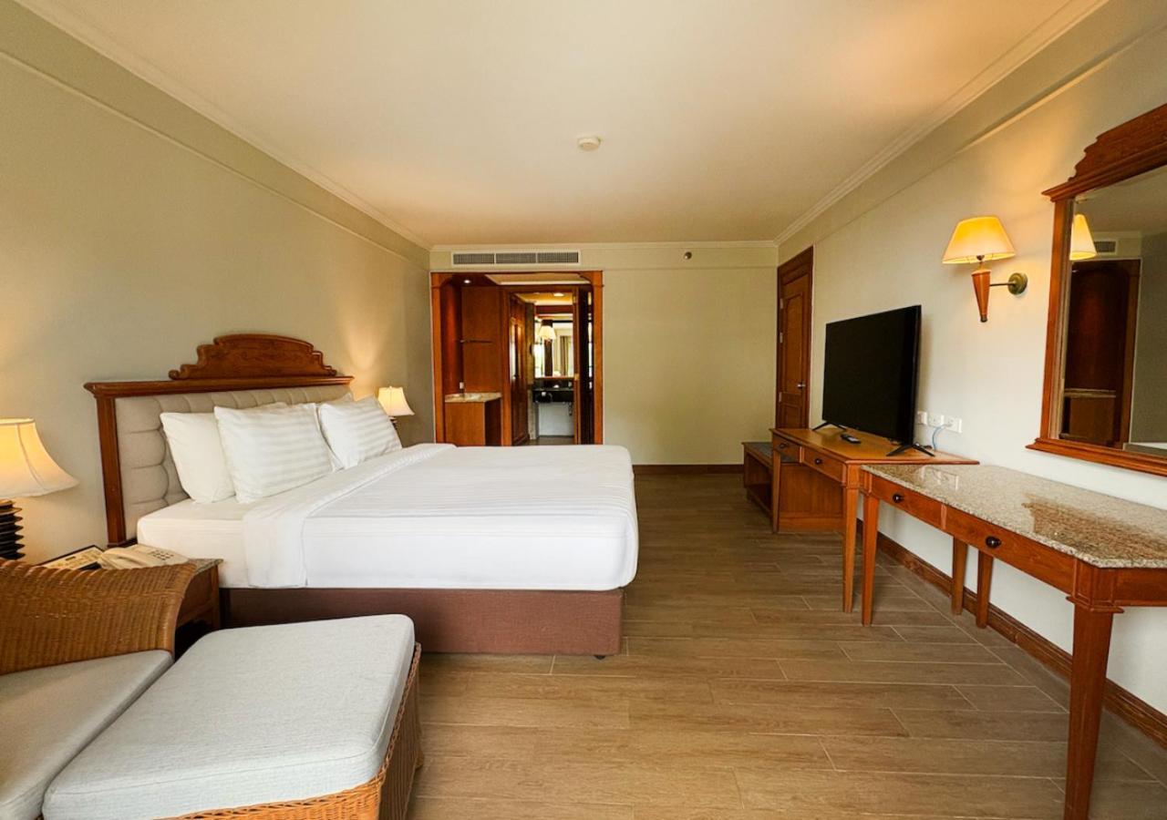 Amora Beach Resort Phuket Plaja Bang Tao Exterior foto