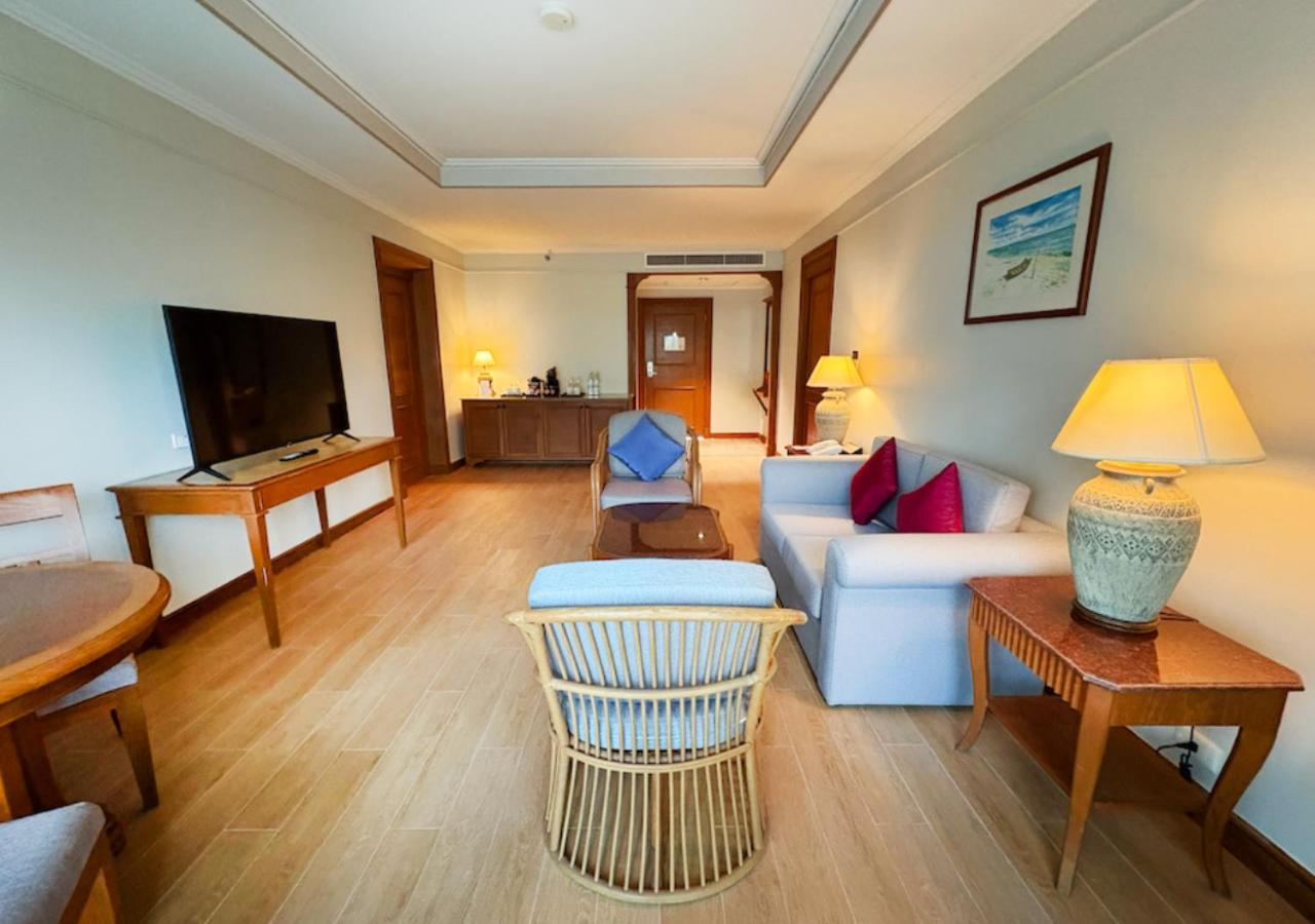 Amora Beach Resort Phuket Plaja Bang Tao Exterior foto